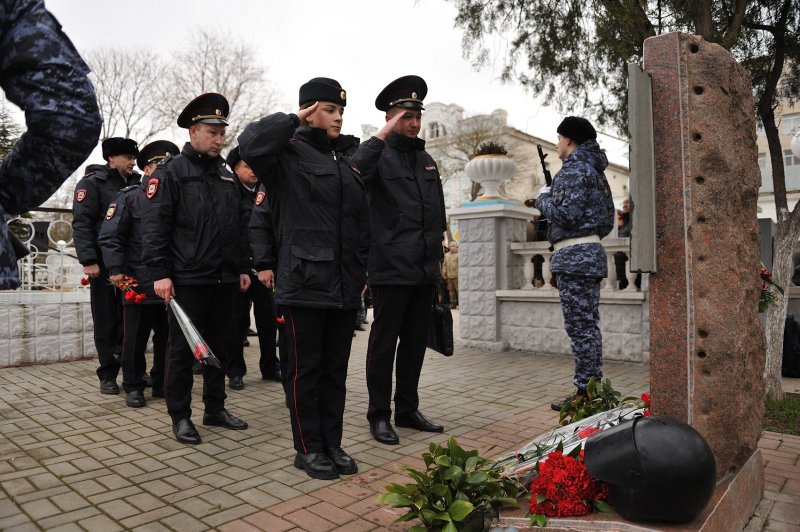 В Евпатории полицейские приняли участие в мероприятии, посвящённом памяти погибших бойцов спецподразделения ОМОН «Беркут»