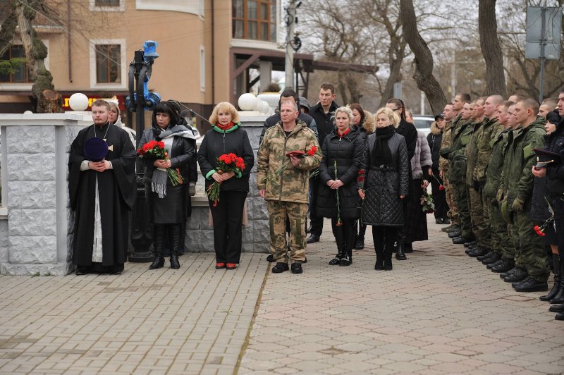 В Евпатории полицейские приняли участие в мероприятии, посвящённом памяти погибших бойцов спецподразделения ОМОН «Беркут»