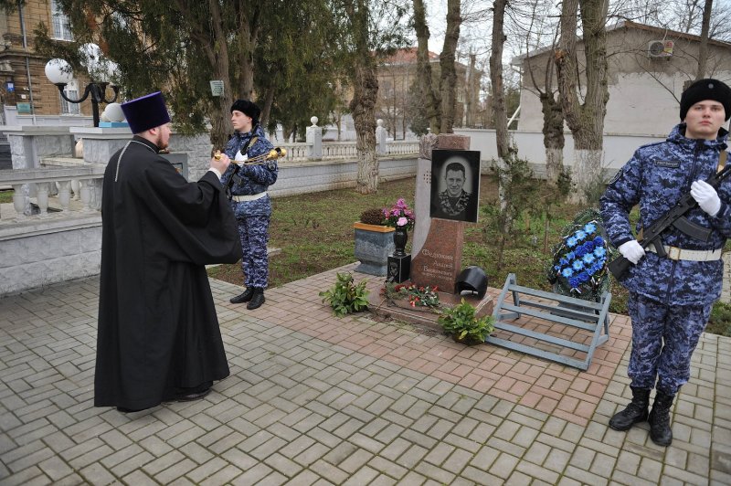 В Евпатории полицейские приняли участие в мероприятии, посвящённом памяти погибших бойцов спецподразделения ОМОН «Беркут»